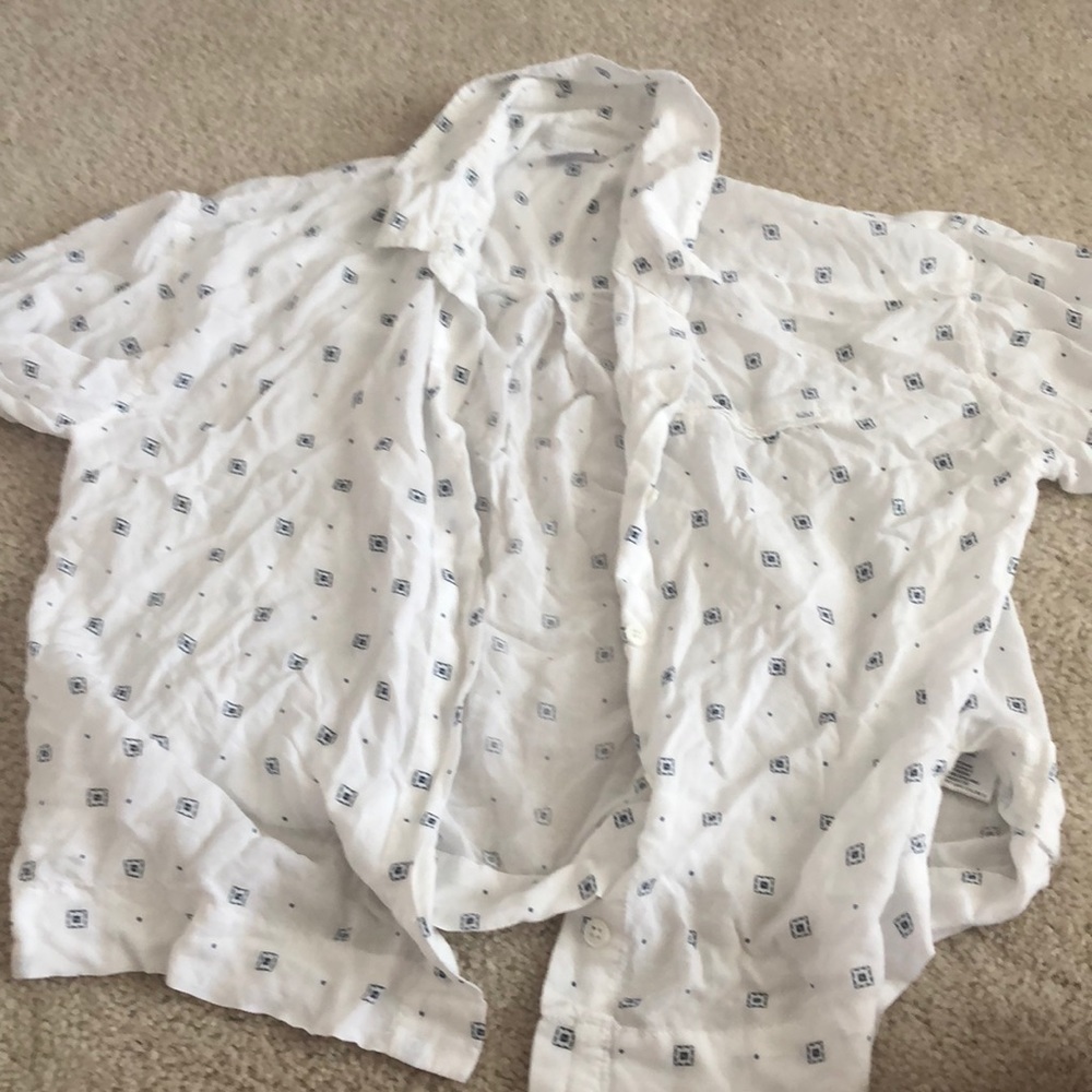 Super cute button up tee